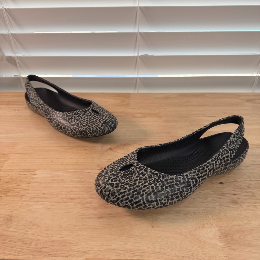 Crocs Flats Womens Leopard Print Slingback Lightweight Slip-On Comfort Shoes - 9